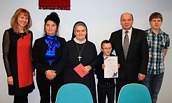 Młodzi ludzie z zapałem zbierają makulaturę - Serwis informacyjny z Raciborza - naszraciborz.pl