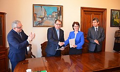 Podpisanie umów w Tarnowskich Górach - Serwis informacyjny z Raciborza - naszraciborz.pl