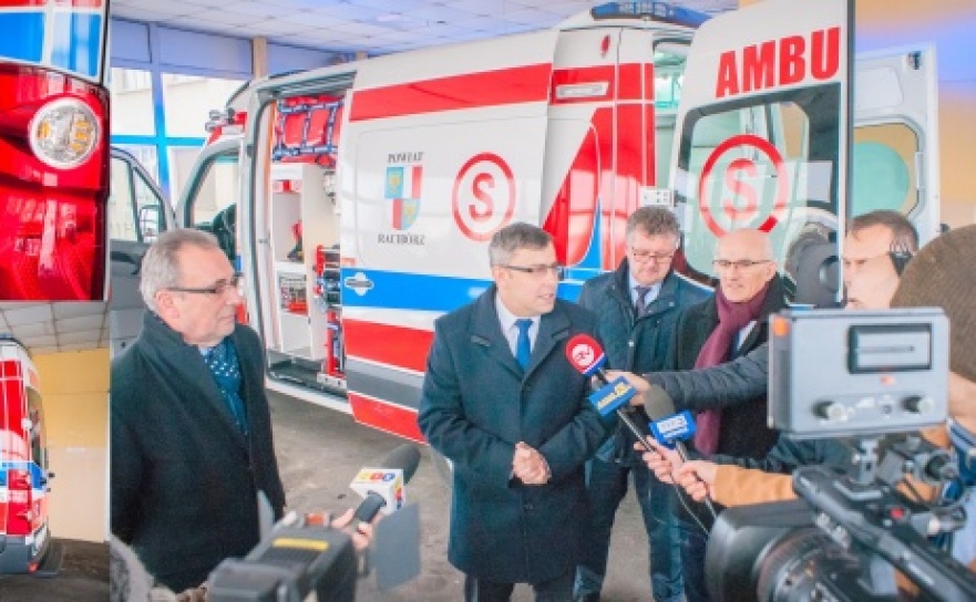 Nowy ambulans w raciborskim szpitalu - dziś nastąpiło jego oficjalne przekazanie - Serwis informacyjny z Raciborza - naszraciborz.pl
