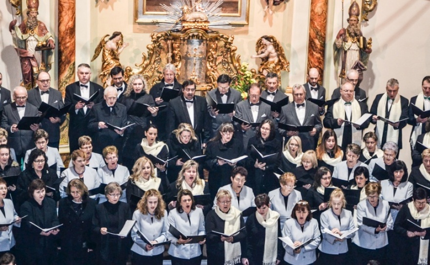 Koncert polsko-czeskiego chóru w Krzyżanowicach – ponad 150 muzyków na jednej scenie - Serwis informacyjny z Raciborza - naszraciborz.pl