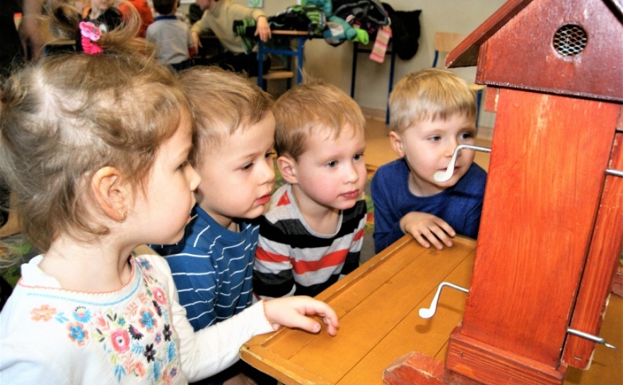 Fascynujący świat pszczół - warsztaty w Zespole Szkolno-Przedszkolnym nr 4  - Serwis informacyjny z Raciborza - naszraciborz.pl