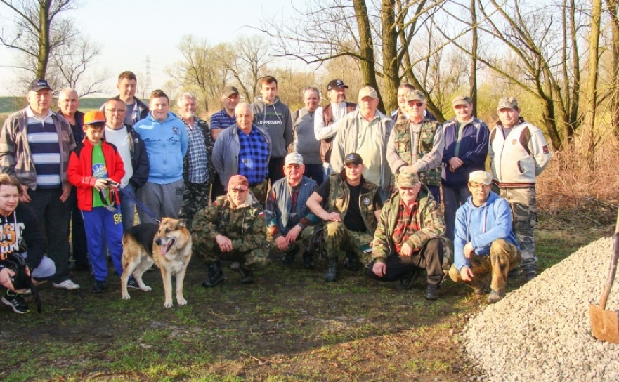 Wędkarze Koła nr 46 SGL Carbon sprzątali łowiska Łęg - Serwis informacyjny z Raciborza - naszraciborz.pl