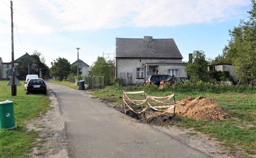 Trwają prace związane z budową kanalizacji w Kuźni Raciborskiej  - Serwis informacyjny z Raciborza - naszraciborz.pl