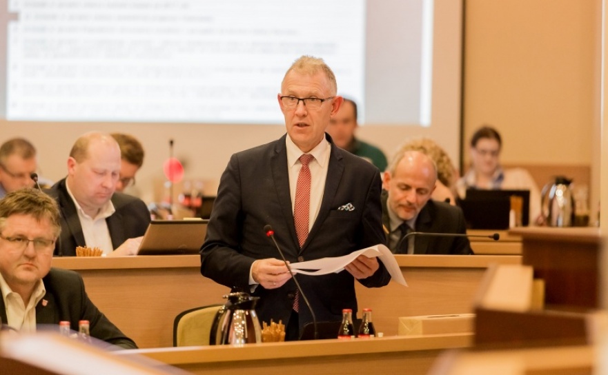 Program ograniczenia niskiej emisji na lata 2018 - 2028 bez zmian. Radni tylko dyskutowali - Serwis informacyjny z Raciborza - naszraciborz.pl