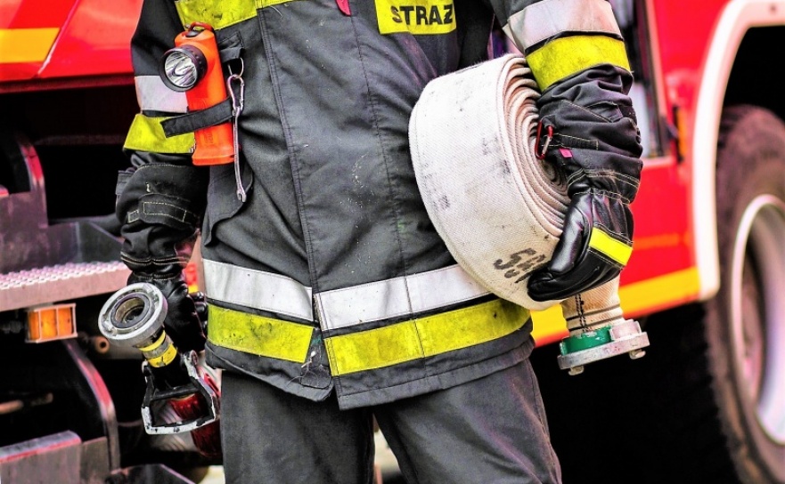 Raport 998. Wąż w sklepie, plama na jezdni i widoczne zadymienie. Sobota strażaków - Serwis informacyjny z Raciborza - naszraciborz.pl