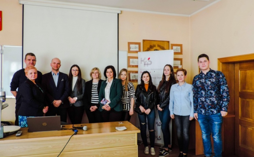 Walizka pełna egzotycznych pamiątek – o administracji skarbowej, podatkach i nie tylko w PWSZ w Raciborzu  - Serwis informacyjny z Raciborza - naszraciborz.pl