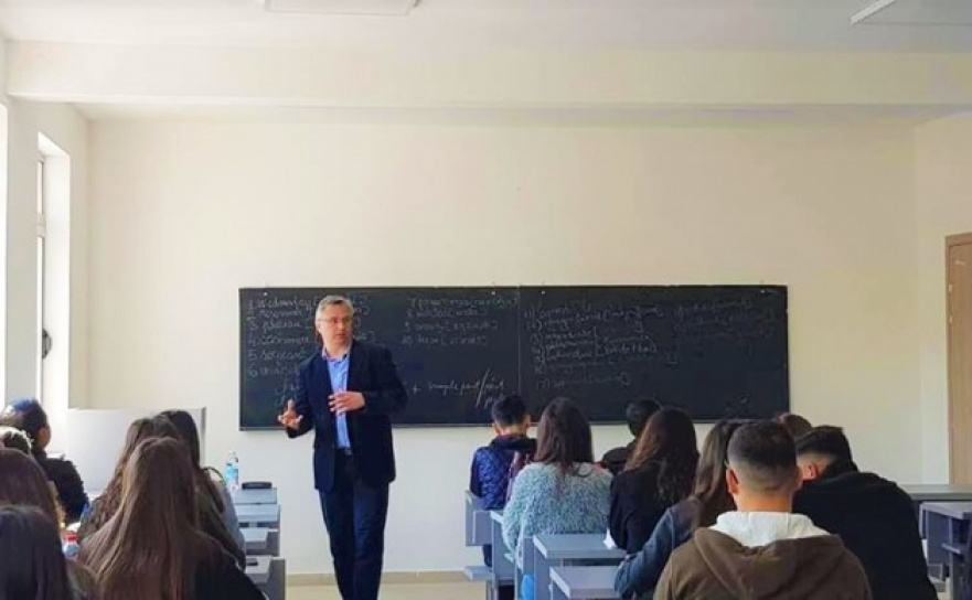 Dyrektor Instytutu Neofilologii raciborskiej PWSZ na stypendium w Albanii - Serwis informacyjny z Raciborza - naszraciborz.pl