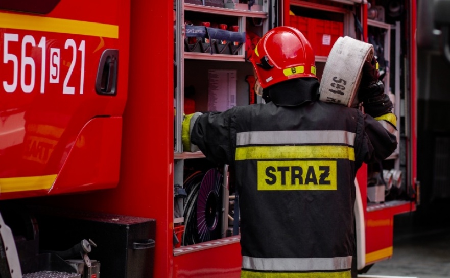 Pożar trawy i śmieci w Kobyli - Serwis informacyjny z Raciborza - naszraciborz.pl