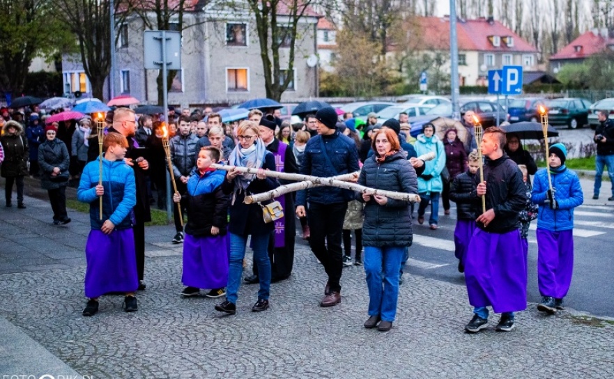 Droga krzyżowa. Wierni ponownie wyruszą w modlitewnej procesji ulicami Raciborza - Serwis informacyjny z Raciborza - naszraciborz.pl