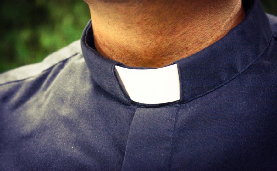 Skandal w parafii w Chałupkach. Ksiądz romansował z szafarzem i knuł przeciwko biskupowi - Serwis informacyjny z Raciborza - naszraciborz.pl