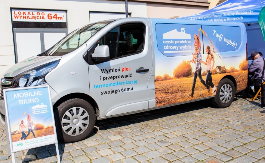 Mobilne biuro programu Czyste Powietrze w tournée po powiecie - Serwis informacyjny z Raciborza - naszraciborz.pl