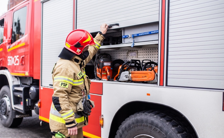 Gniazdo os w Raciborzu, powalone drzewo w Krzanowicach - Serwis informacyjny z Raciborza - naszraciborz.pl