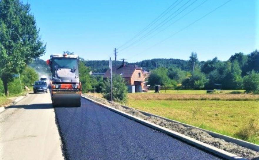 Remont drogi powiatowej w Kobyli nabiera tempa