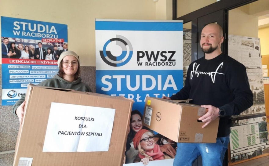 W PWSZ Racibórz trwa zbiórka koszulek dla szpitali covidowych - Serwis informacyjny z Raciborza - naszraciborz.pl