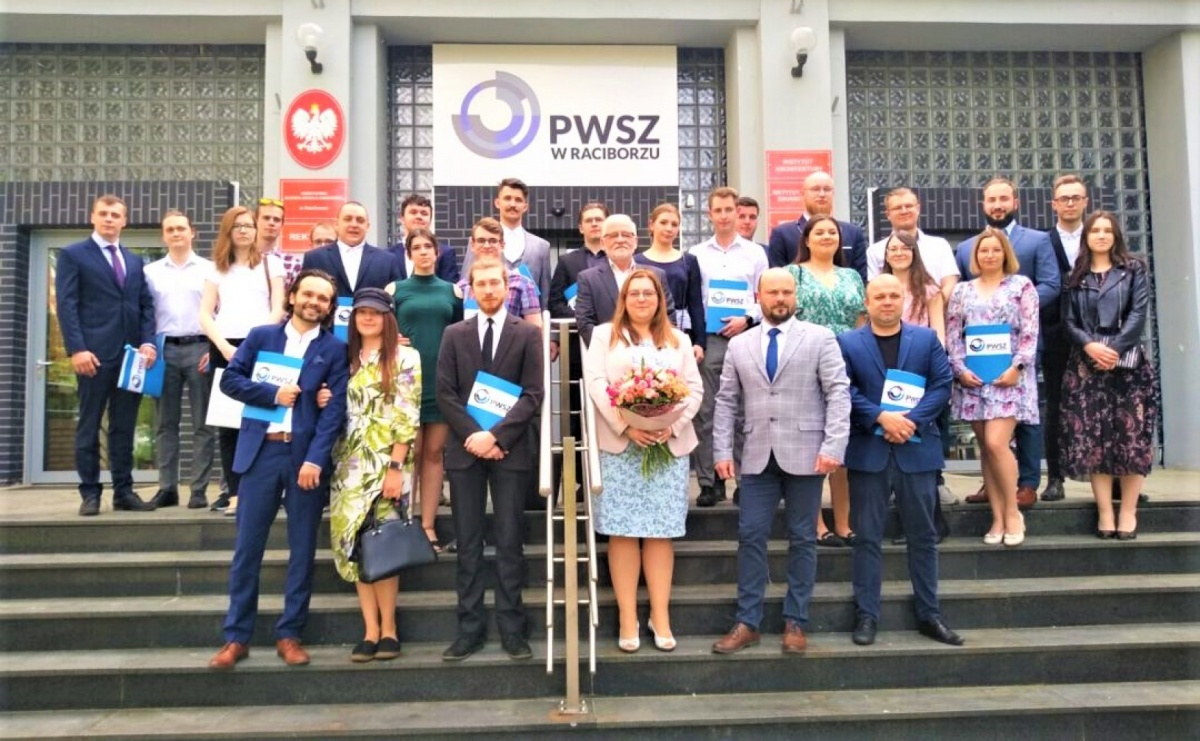 PWSZ Racibórz. Na kierunku Automatyka i Robotyka wręczono dyplomy - Serwis informacyjny z Raciborza - naszraciborz.pl