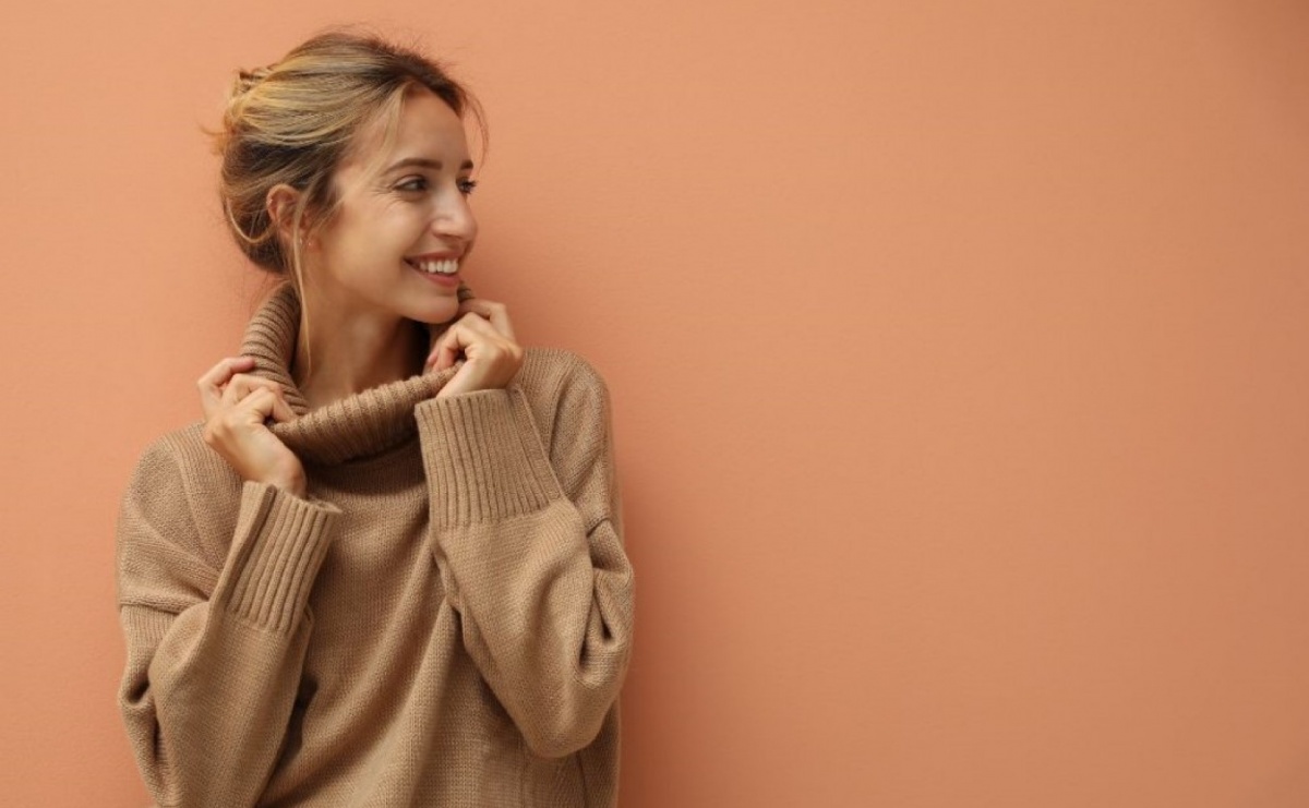 Jak dobrać sweter do figury? Wskazówki, dzięki którym podkreślisz atuty swojej sylwetki - Serwis informacyjny z Raciborza - naszraciborz.pl