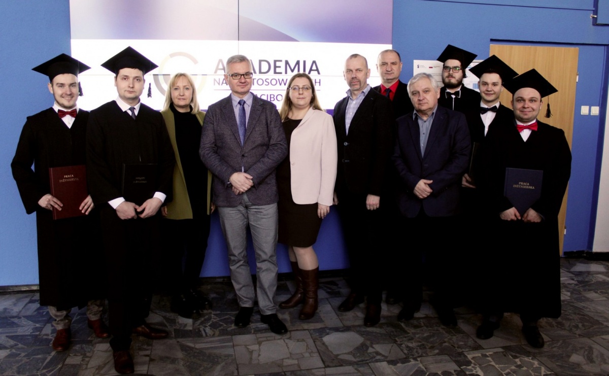 Pierwsi inżynierowie Akademii Nauk Stosowanych w Raciborzu - Serwis informacyjny z Raciborza - naszraciborz.pl