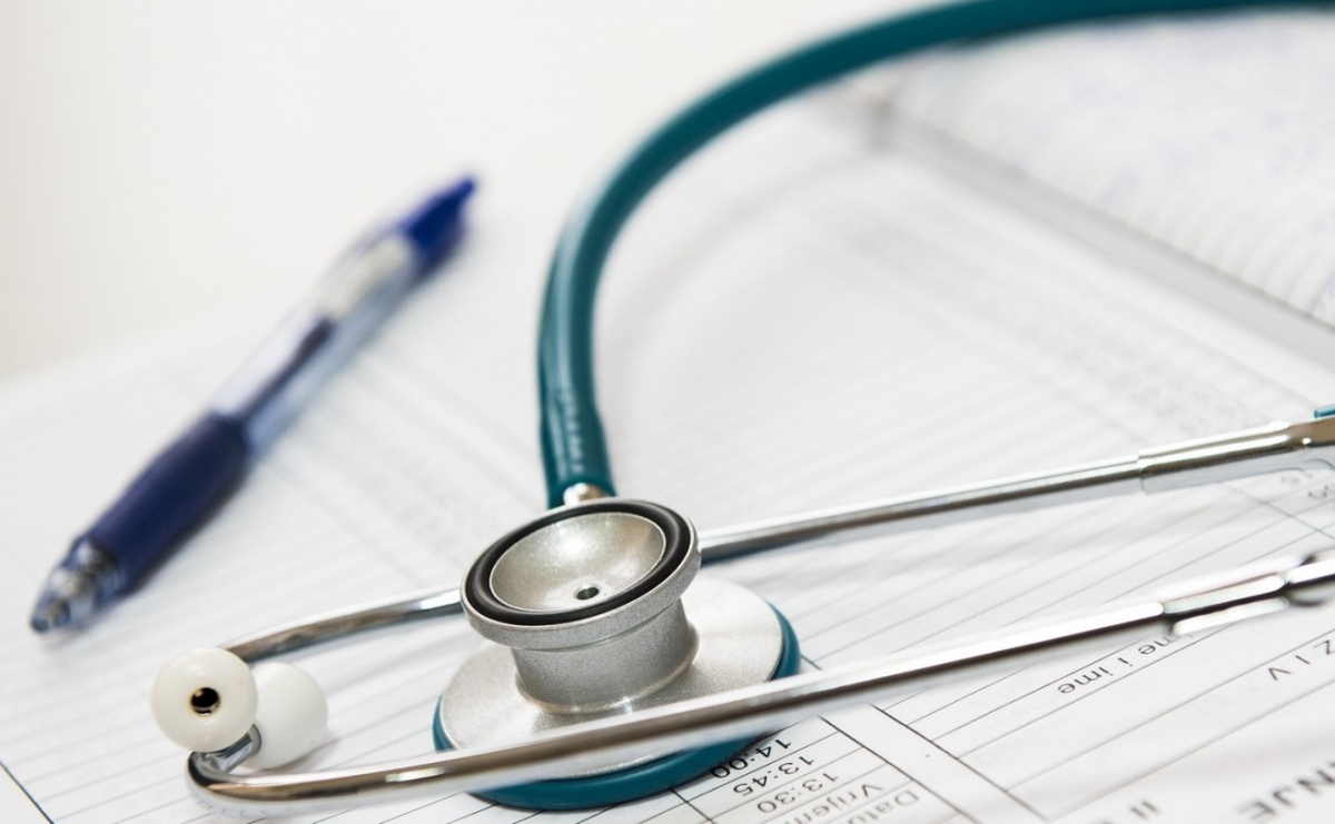 Śląski NFZ przypomina. Za granicę zabierz ze sobą kartę EKUZ - Serwis informacyjny z Raciborza - naszraciborz.pl