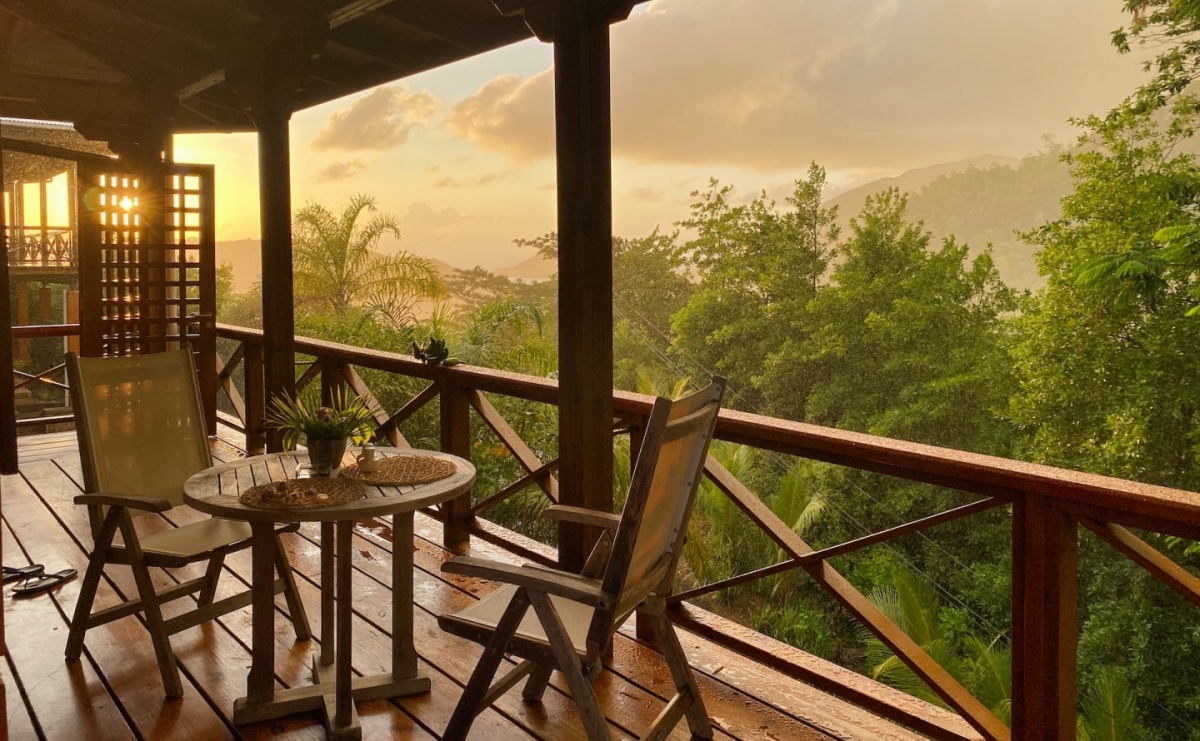 Jak zaprojektować taras w stylu egzotycznym z osłonami balkonowymi z PCV i Technorattanowe - Serwis informacyjny z Raciborza - naszraciborz.pl