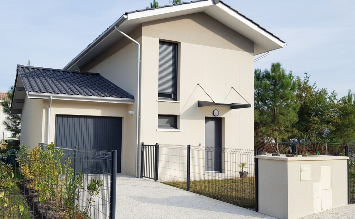 Podświetlany numer domu jest obowiązkowy. Dlaczego oświetlenie tabliczki z adresem jest takie ważne? - Serwis informacyjny z Raciborza - naszraciborz.pl