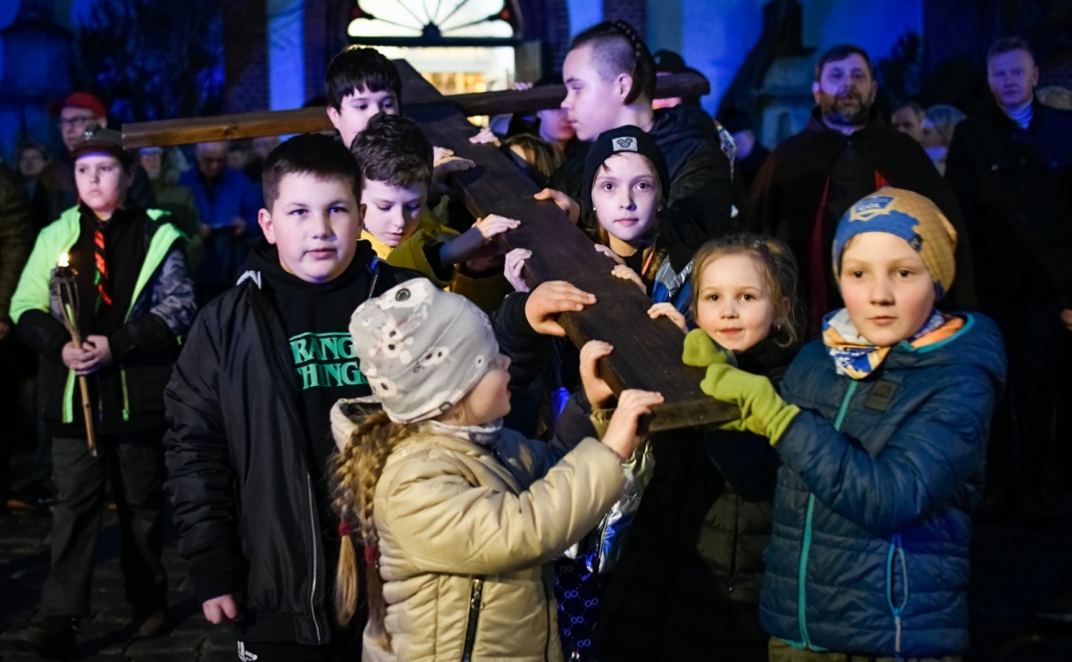 W piątek droga krzyżowa ulicami Raciborza - Serwis informacyjny z Raciborza - naszraciborz.pl