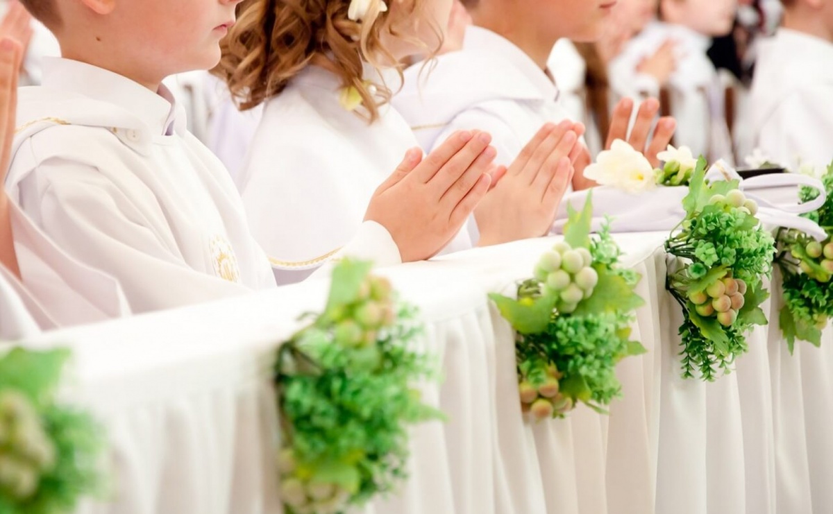 Personalizowane zaproszenia na komunię – jak zachwycić gości i bliskich oryginalną papeterią - Serwis informacyjny z Raciborza - naszraciborz.pl