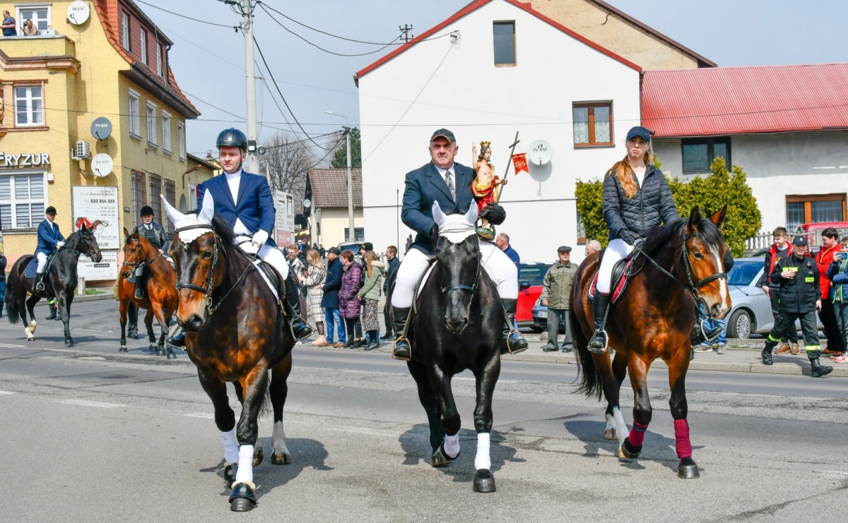 Wielkanocna procesja konna w Pietrowicach Wielkich [PROGRAM] - Serwis informacyjny z Raciborza - naszraciborz.pl