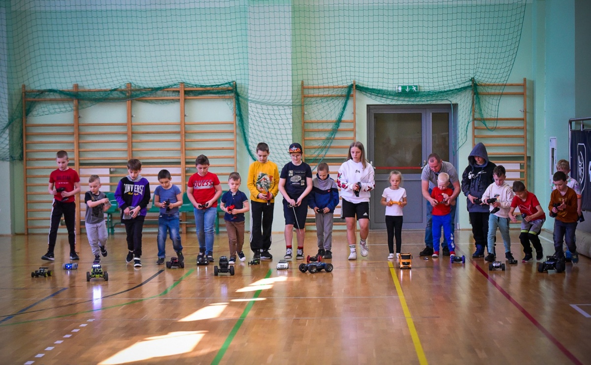 Turniej Aut Zdalnie Sterowanych przy Łąkowej - Serwis informacyjny z Raciborza - naszraciborz.pl