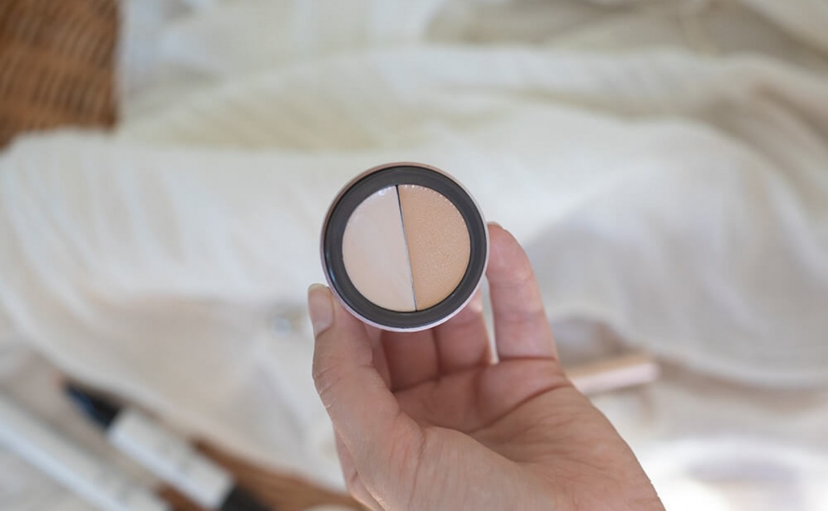 Korektory na cienie pod oczami ze sklepu internetowego Topestetic - Serwis informacyjny z Raciborza - naszraciborz.pl