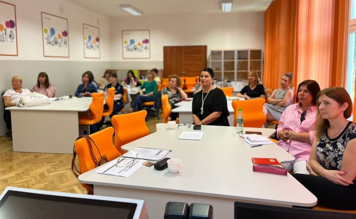 Niebieska karta w oświacie. Szkolenie dla nauczycieli - Serwis informacyjny z Raciborza - naszraciborz.pl