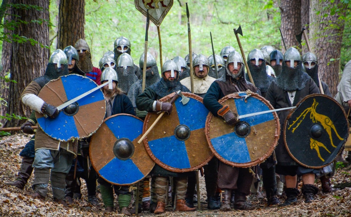 Manewry średniowiecznych wojów w lesie Obora [FOTO i WIDEO] - Serwis informacyjny z Raciborza - naszraciborz.pl