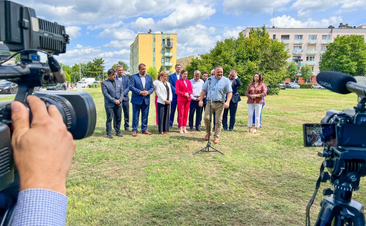 Zamiast wbicia pierwszej łopaty jest dyskusja. Co dalej ze Społeczną Inicjatywą Mieszkaniową w Kuźni Raciborskiej? - Serwis informacyjny z Raciborza - naszraciborz.pl