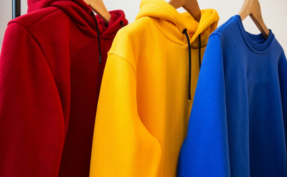 Kolorowe dresy męskie – trendy propozycje na przełamanie jesiennej aury - Serwis informacyjny z Raciborza - naszraciborz.pl