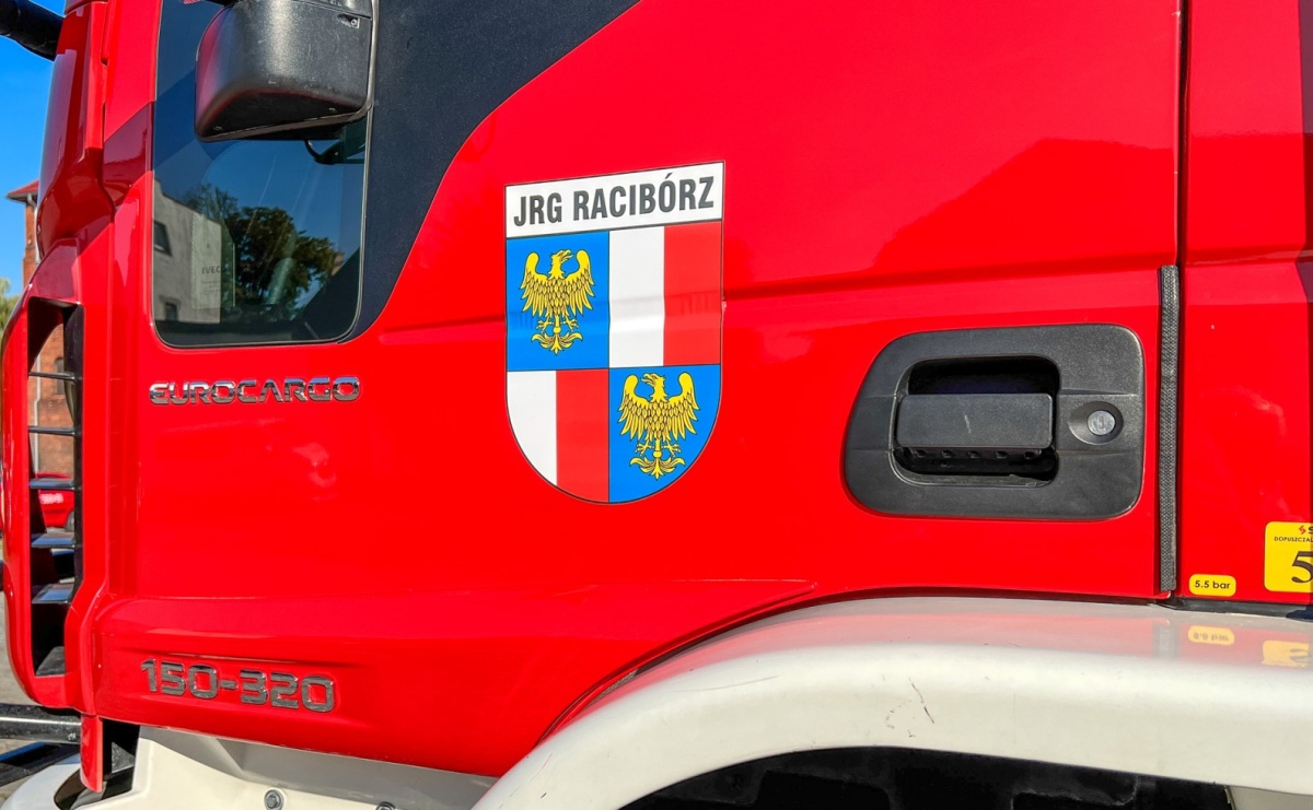 BMW ścięło latarnię przy Reymonta - Serwis informacyjny z Raciborza - naszraciborz.pl