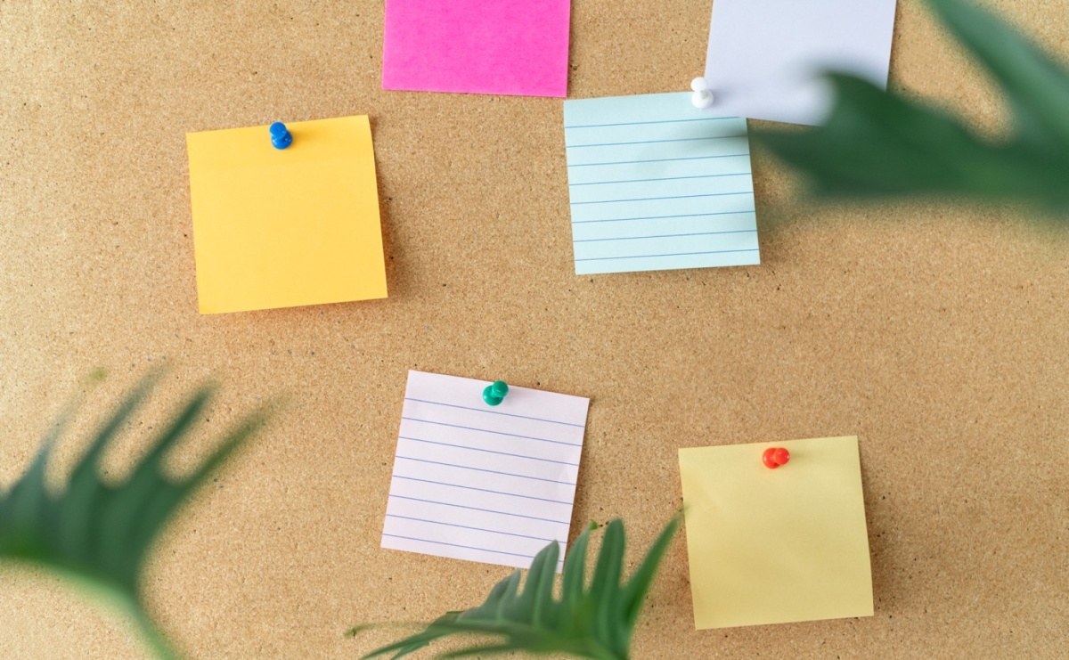 Tablica korkowa - praktyczne rozwiązanie do biura i domu - Serwis informacyjny z Raciborza - naszraciborz.pl