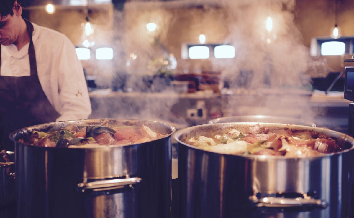 Zalety urządzeń kuchennych ze stali nierdzewnej - Serwis informacyjny z Raciborza - naszraciborz.pl