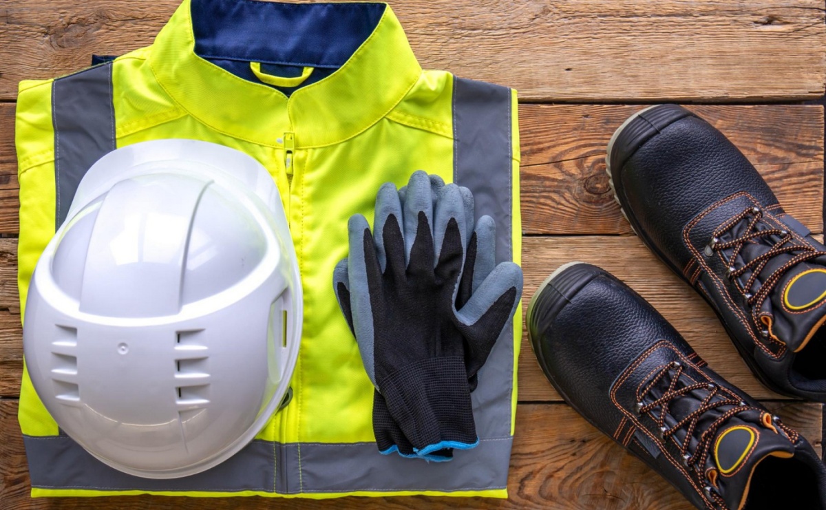 Jak odzież robocza stała się kluczowym elementem bezpieczeństwa i wygody? - Serwis informacyjny z Raciborza - naszraciborz.pl