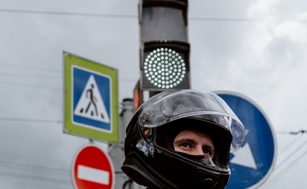 Aktywne znaki drogowe – jak technologia ta zwiększa bezpieczeństwo na drogach - Serwis informacyjny z Raciborza - naszraciborz.pl