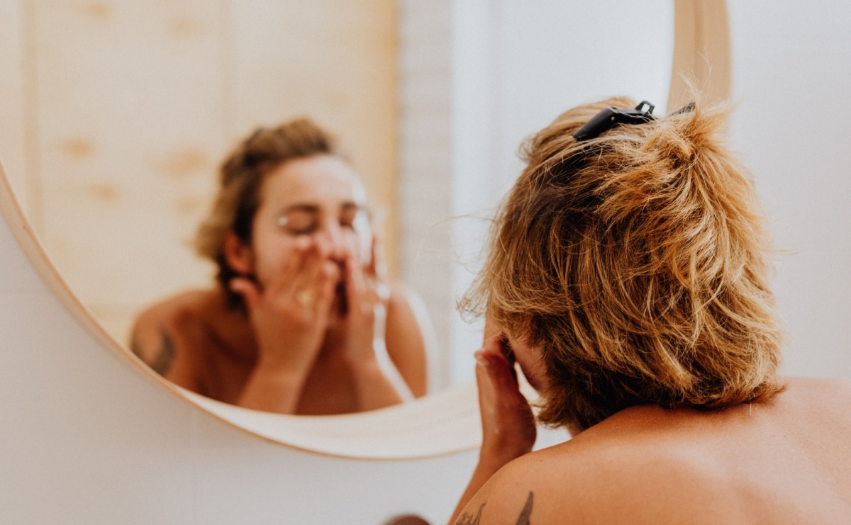 Kosmetyki do oczyszczania twarzy – klucz do zdrowej i promiennej skóry - Serwis informacyjny z Raciborza - naszraciborz.pl