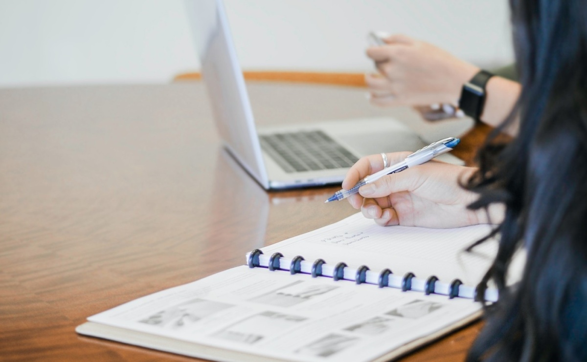 Samodzielne prowadzenie księgowości czy usługi biura rachunkowego? Wybierz lepszą opcję dla swojej działalności - Serwis informacyjny z Raciborza - naszraciborz.pl