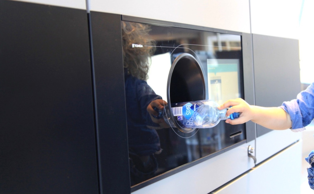 Jak wygląda automatyczne zbieranie w systemie kaucyjnym - automat dla recyklingu - Serwis informacyjny z Raciborza - naszraciborz.pl