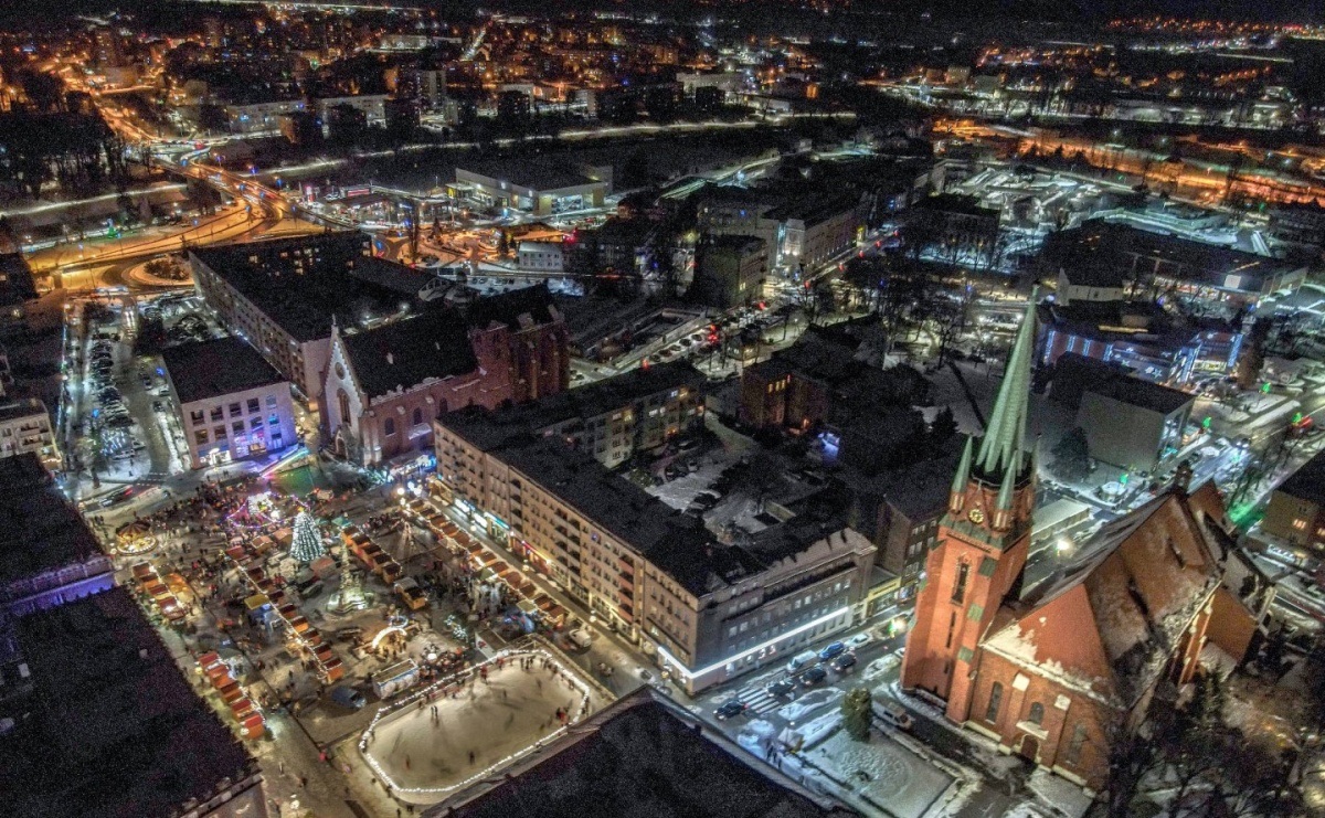 I love Racibórz. Ratusz szykuje nową dekorację świąteczną na Rynku i Długiej - Serwis informacyjny z Raciborza - naszraciborz.pl