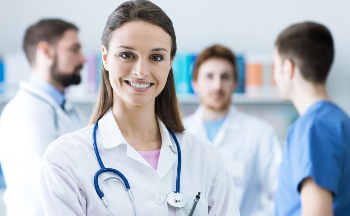 Czym się kierować wybierając sukienki medyczne? - Serwis informacyjny z Raciborza - naszraciborz.pl