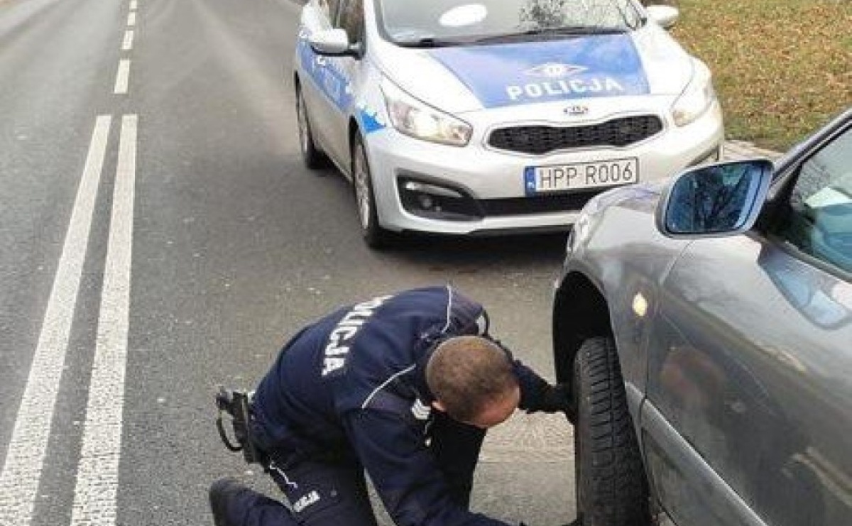 Policjanci z Raciborza pomogli seniorowi - Serwis informacyjny z Raciborza - naszraciborz.pl