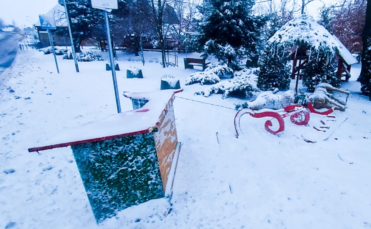 Nocna dewastacja w Krzyżanowicach. Wandale nie oszczędzili świątecznych dekoracji - Serwis informacyjny z Raciborza - naszraciborz.pl