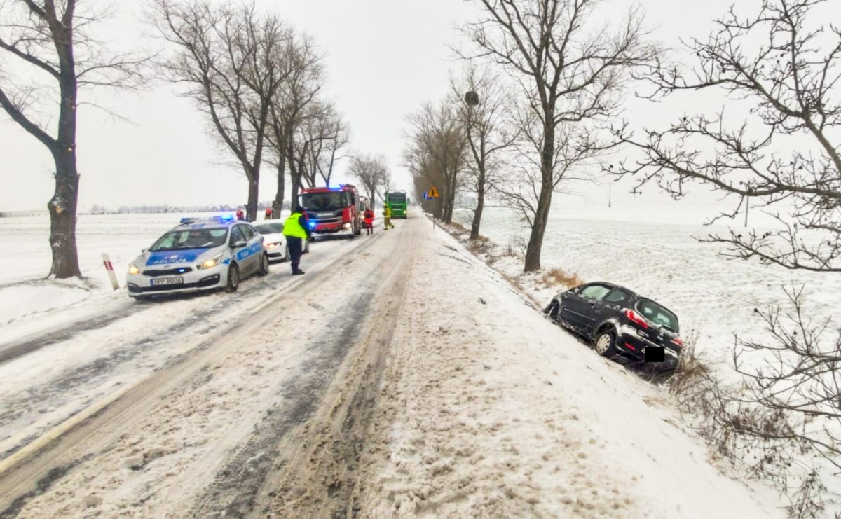 Dachowanie na trasie Żerdziny-Pietrowice Wielkie. Policja ostrzega! - Serwis informacyjny z Raciborza - naszraciborz.pl