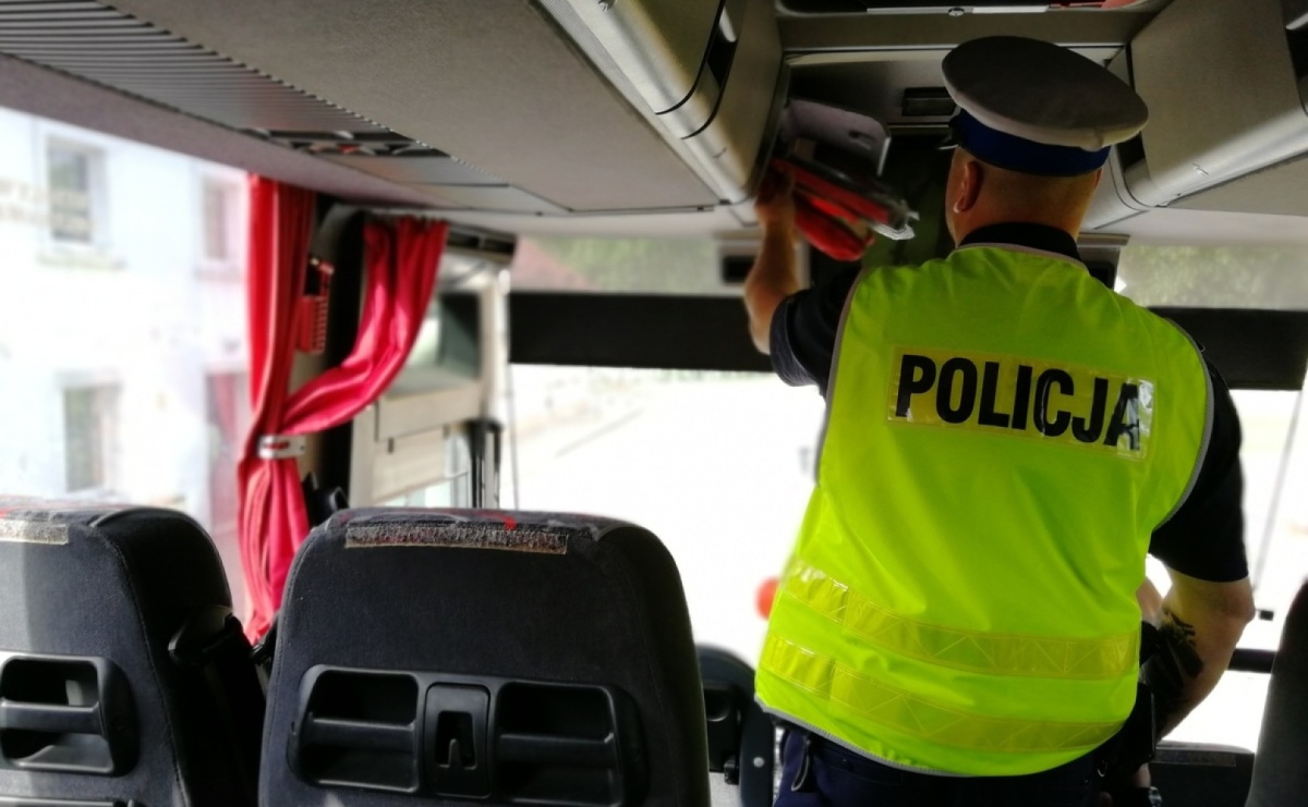 Rusza policyjna akcja bezpieczny autobus - ferie 2024 - Serwis informacyjny z Raciborza - naszraciborz.pl