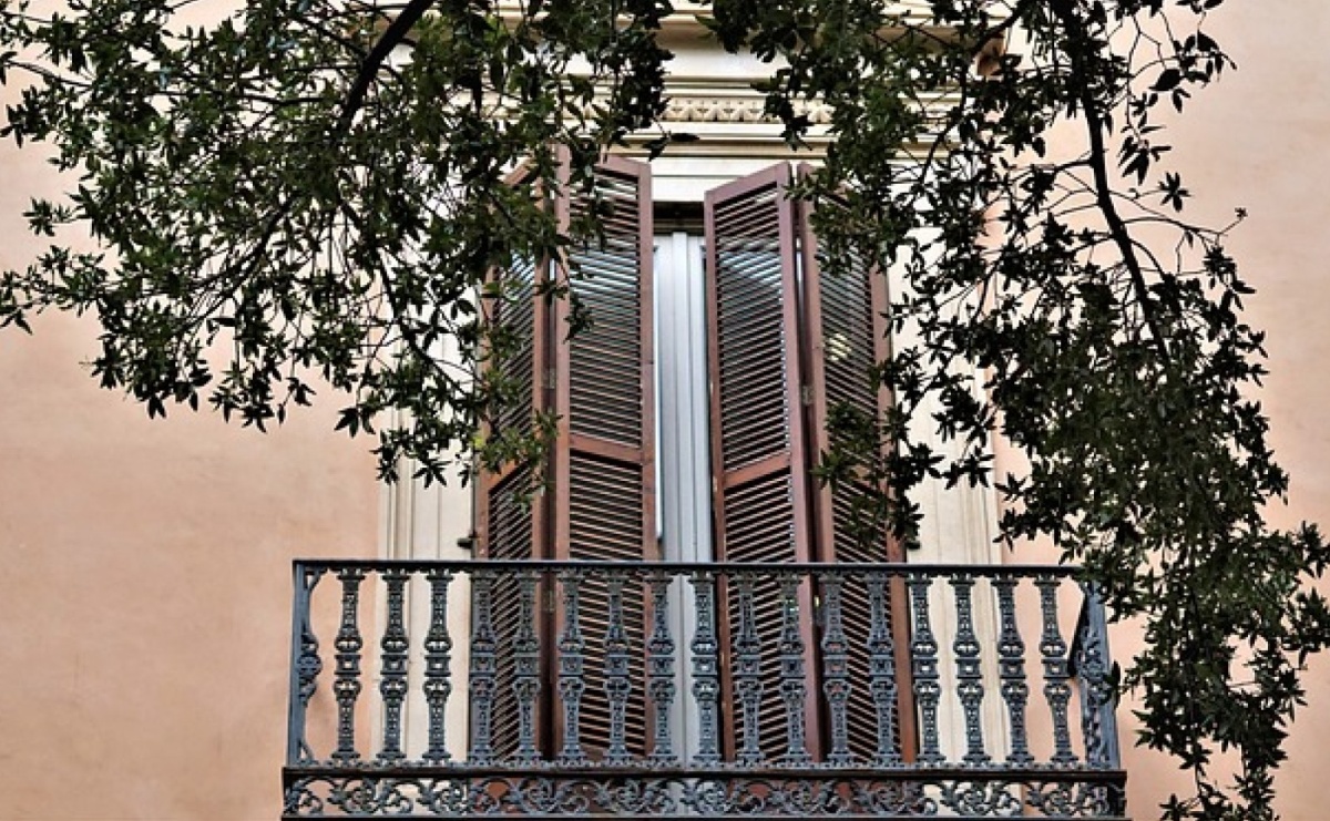 Jak dobrać balustrady balkonowe pod kolor elewacji? - Serwis informacyjny z Raciborza - naszraciborz.pl