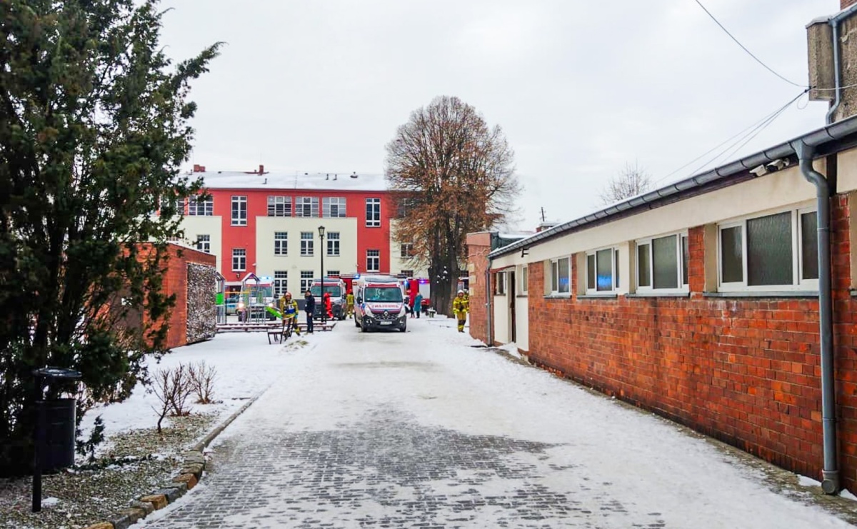 Podtrucie uczniów i nauczyciela w ZSOMS. Na miejscu zastęp chemiczny z Katowic [FOTO i WIDEO] - Serwis informacyjny z Raciborza - naszraciborz.pl