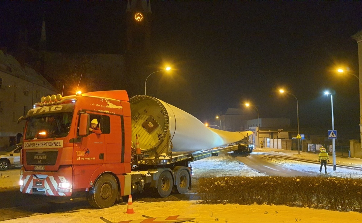 Na farmę wiatrową VSB w Pietrowicach Wielkich dotarły pierwsze elementy turbin [FOTO i WIDEO] - Serwis informacyjny z Raciborza - naszraciborz.pl
